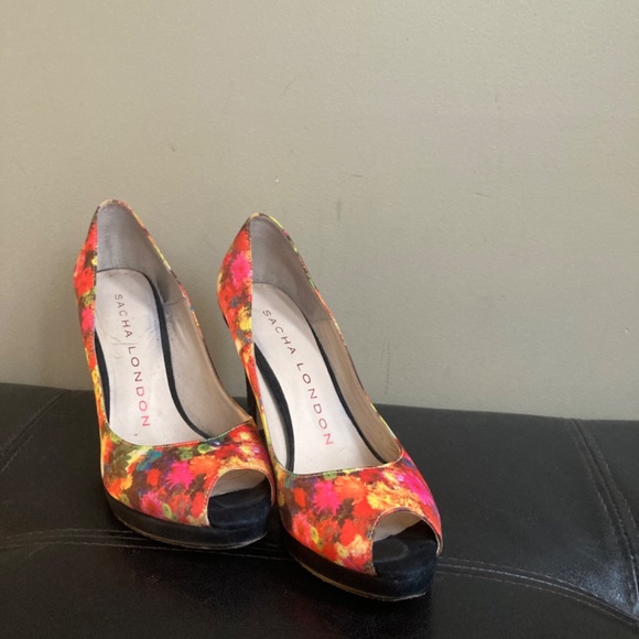 Floral Peep Toe Shoes - Picture 2 of 3
